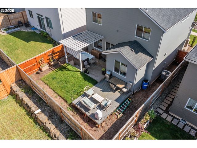 899 Ne TRILLIUM Dr, Estacada, OR 97023