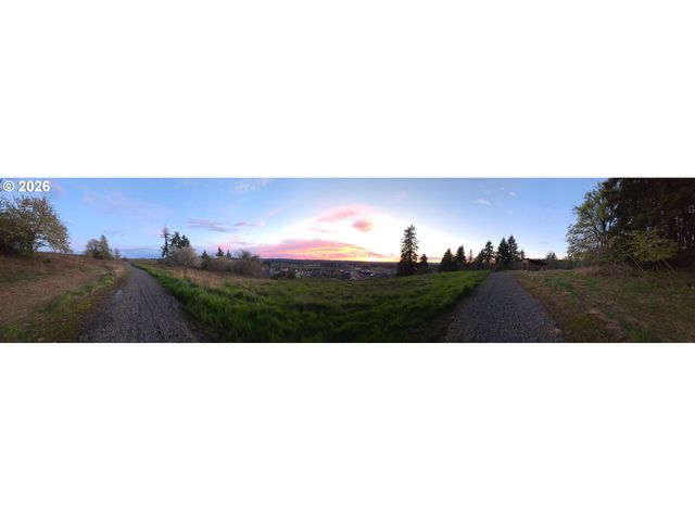 899 Ne TRILLIUM Dr, Estacada, OR 97023