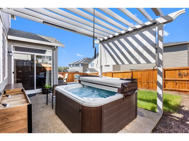 899 Ne TRILLIUM Dr, Estacada, OR 97023