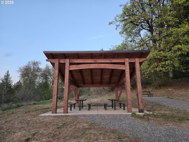 899 Ne TRILLIUM Dr, Estacada, OR 97023