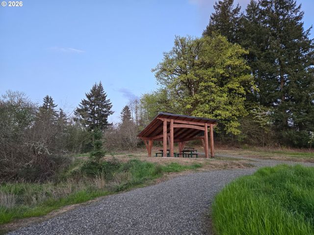 899 Ne TRILLIUM Dr, Estacada, OR 97023