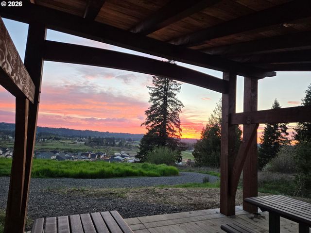 899 Ne TRILLIUM Dr, Estacada, OR 97023