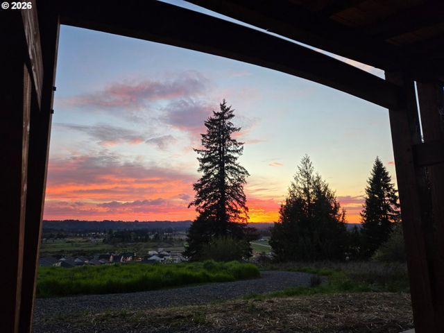 899 Ne TRILLIUM Dr, Estacada, OR 97023