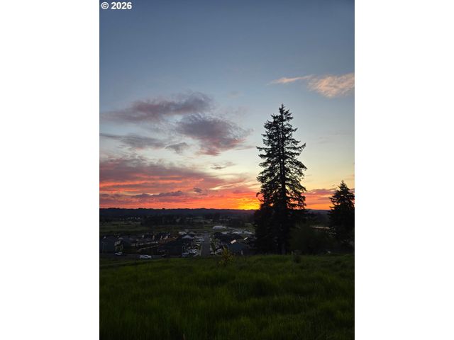 899 Ne TRILLIUM Dr, Estacada, OR 97023