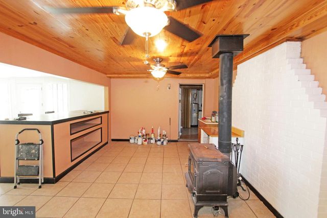 513 CHERRY TREE RD, Aston, PA 19014