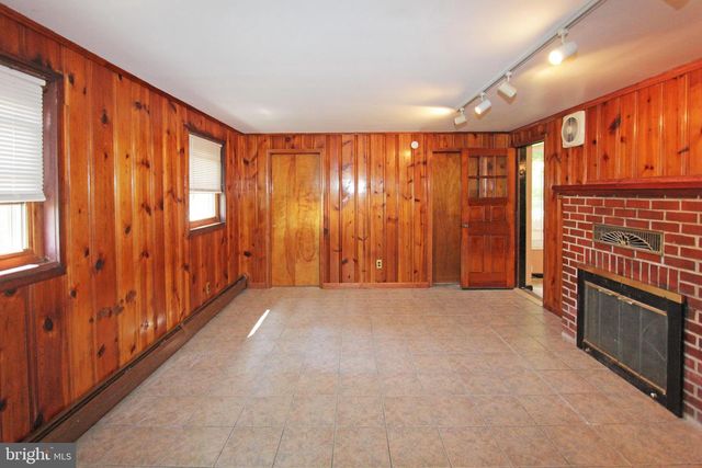 513 CHERRY TREE RD, Aston, PA 19014