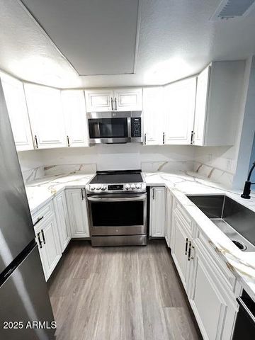 2115 W BELMONT Avenue 4, Phoenix, AZ 85021