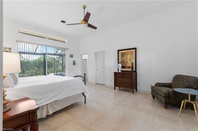 657 Soliel DR, Naples, FL 34110