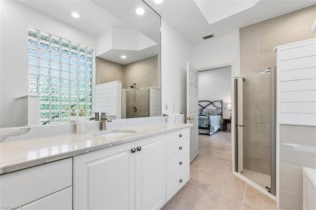 657 Soliel DR, Naples, FL 34110