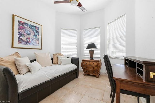 657 Soliel DR, Naples, FL 34110