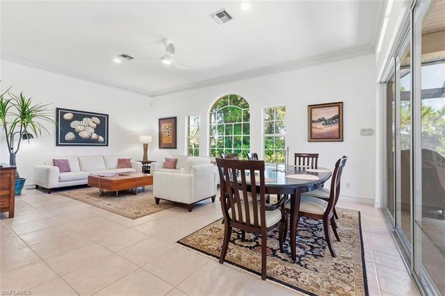 657 Soliel DR, Naples, FL 34110