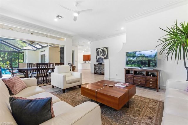 657 Soliel DR, Naples, FL 34110