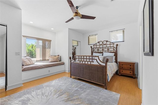 657 Soliel DR, Naples, FL 34110