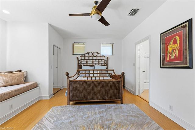 657 Soliel DR, Naples, FL 34110