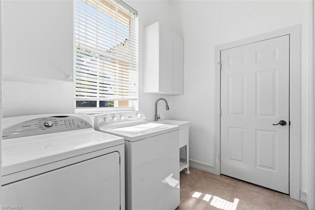 657 Soliel DR, Naples, FL 34110