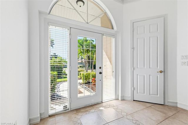 657 Soliel DR, Naples, FL 34110