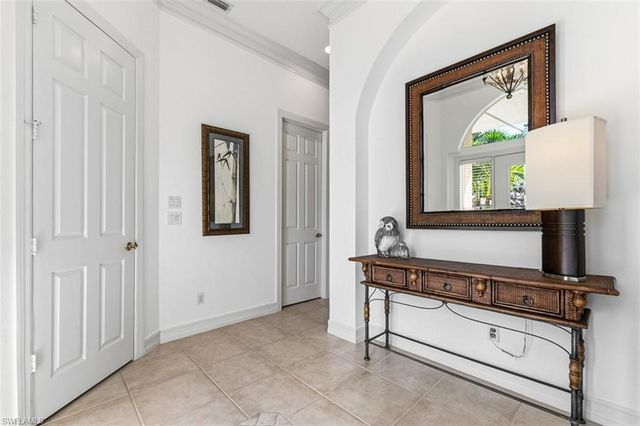 657 Soliel DR, Naples, FL 34110