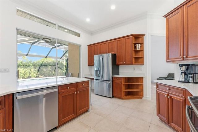 657 Soliel DR, Naples, FL 34110