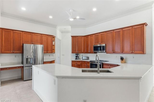 657 Soliel DR, Naples, FL 34110