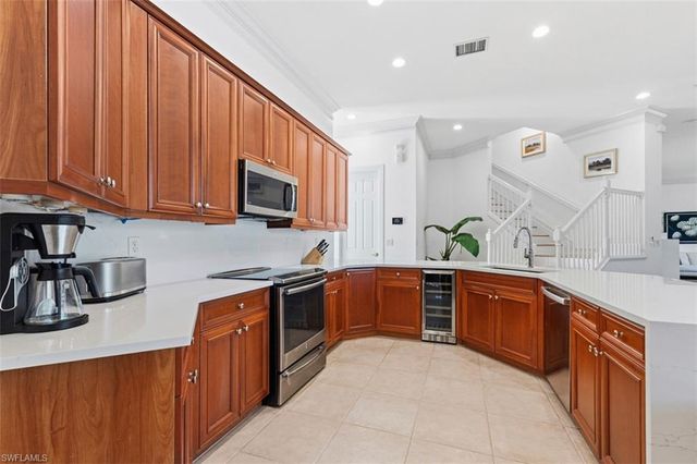 657 Soliel DR, Naples, FL 34110