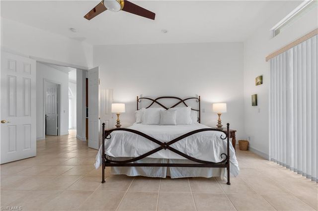 657 Soliel DR, Naples, FL 34110