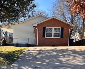 814 VIRGINIA AVE, Front Royal, VA 22630