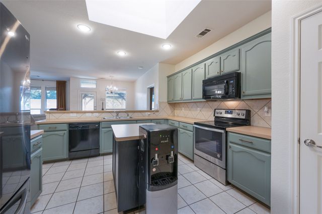 8005 Joshua Tree Court, Arlington, TX 76002