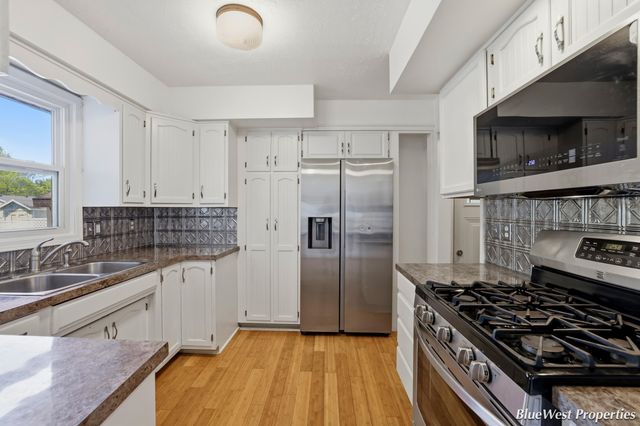 7249 Heatherwood Drive, Jenison, MI 49428