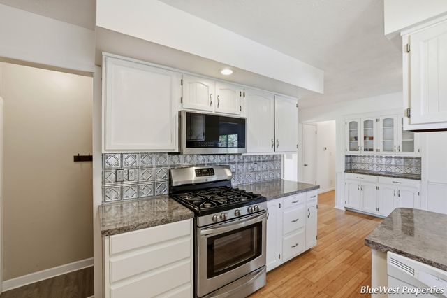 7249 Heatherwood Drive, Jenison, MI 49428