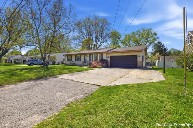 7249 Heatherwood Drive, Jenison, MI 49428