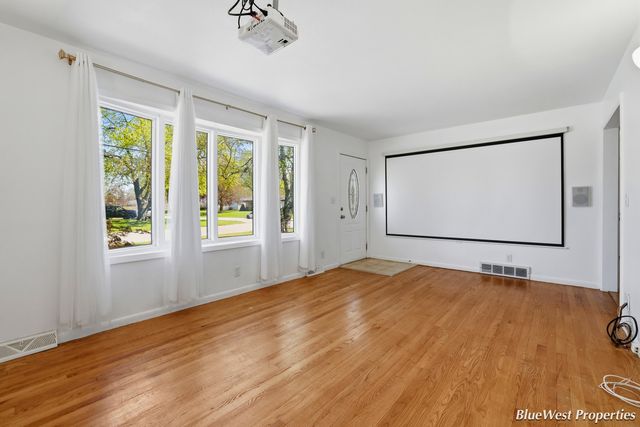 7249 Heatherwood Drive, Jenison, MI 49428