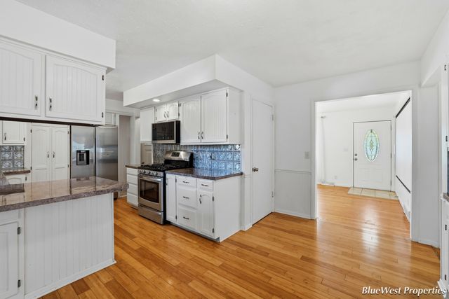 7249 Heatherwood Drive, Jenison, MI 49428