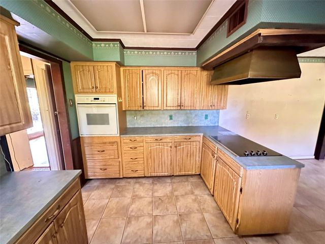 300 Holly Drive, Baytown, TX 77520