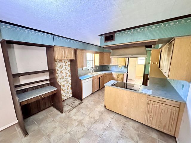 300 Holly Drive, Baytown, TX 77520