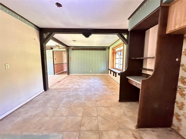 300 Holly Drive, Baytown, TX 77520