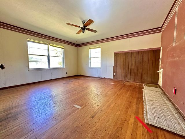 300 Holly Drive, Baytown, TX 77520