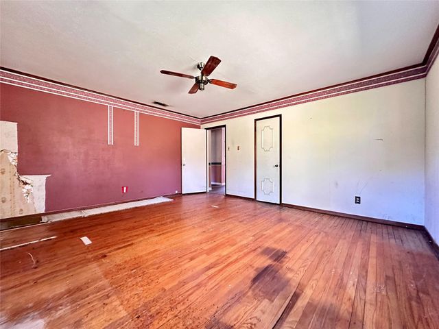 300 Holly Drive, Baytown, TX 77520