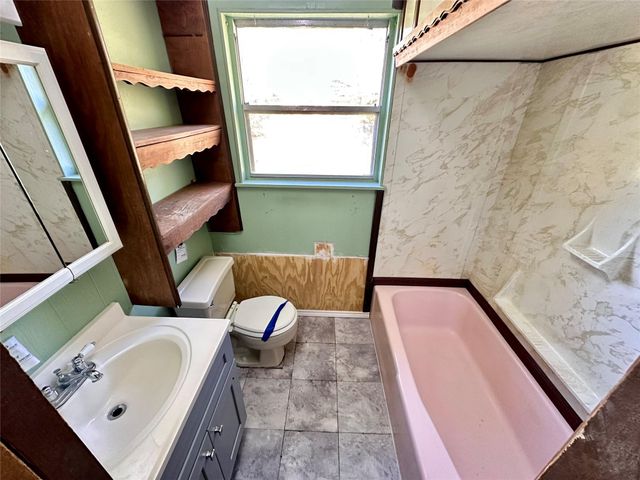 300 Holly Drive, Baytown, TX 77520