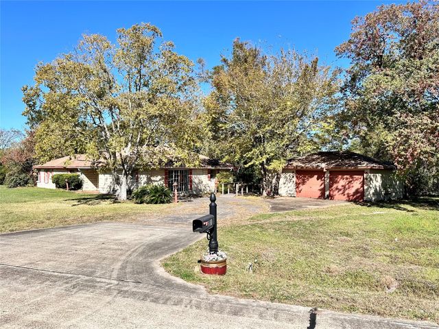 300 Holly Drive, Baytown, TX 77520