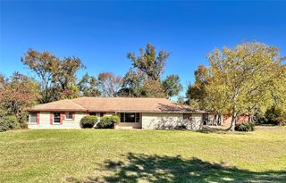 300 Holly Drive, Baytown, TX 77520