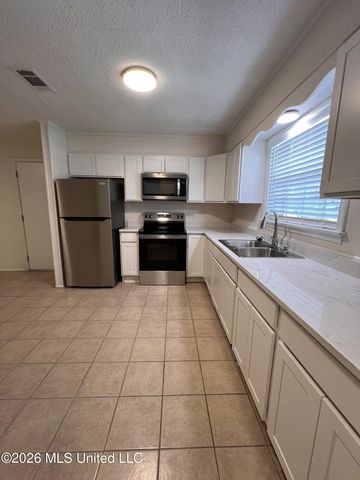 10 Pembrook Circle, Gulfport, MS 39503