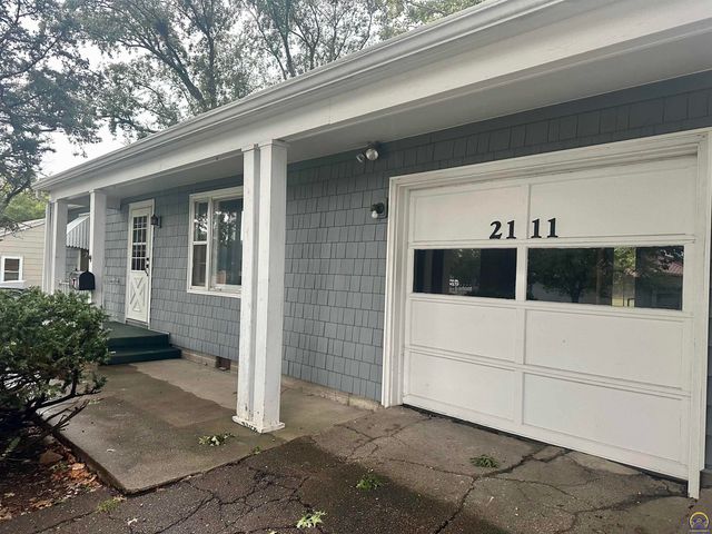 2111 SW Washburn AVE, Topeka, KS 66608