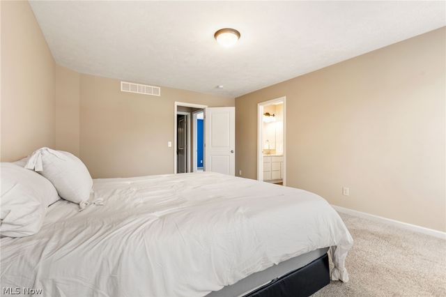 1054 East Avenue, Tallmadge, OH 44278