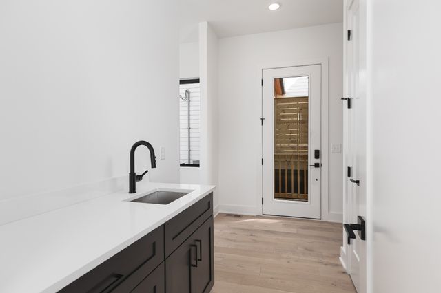 1008 Douglas Ave, Nashville, TN 37206