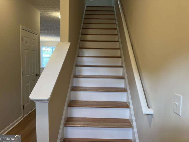 6614 Splashwater Drive, Flowery Branch, GA 30542