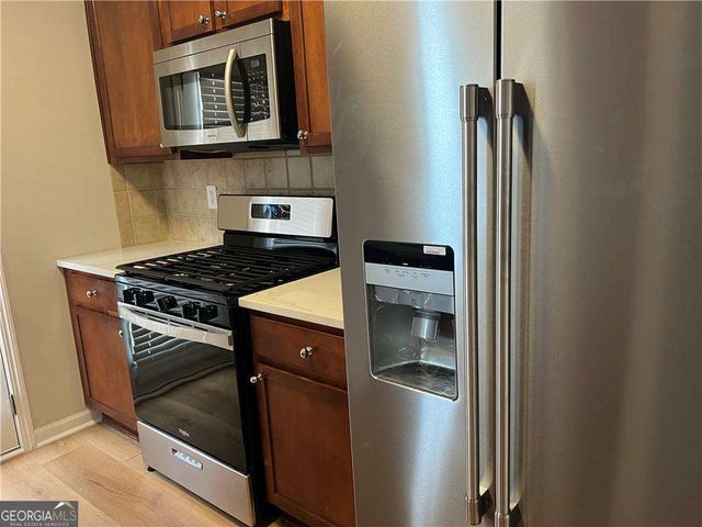 6614 Splashwater Drive, Flowery Branch, GA 30542