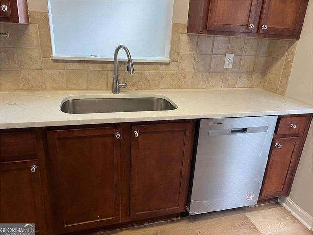 6614 Splashwater Drive, Flowery Branch, GA 30542