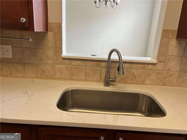 6614 Splashwater Drive, Flowery Branch, GA 30542