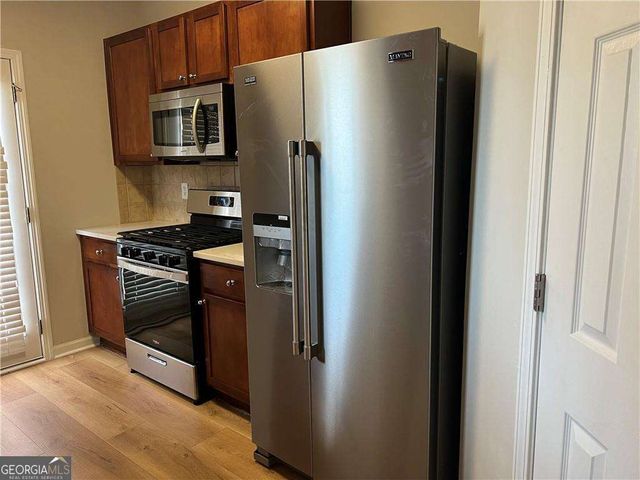 6614 Splashwater Drive, Flowery Branch, GA 30542