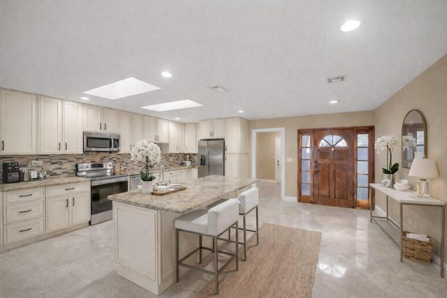 9044 Villa Portofino Circle, Boca Raton, FL 33496